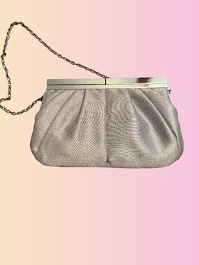 La Regale Metallic Evening Clutch – Silver Pleated